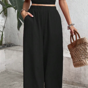 TOP DE HOMBROS DECUBIERTOS CON PANTALÓN DE PIERNA ANCHA
