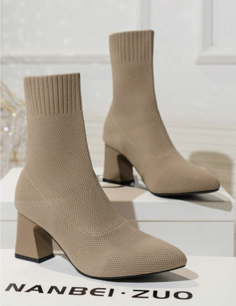 BOTIN TEJIDO DE TACON ALTO CUADRADO